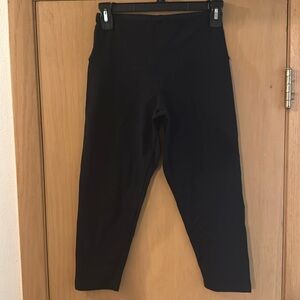 Ruby Ribbon Women’s Capri Cropped Leggings Black Size Small
